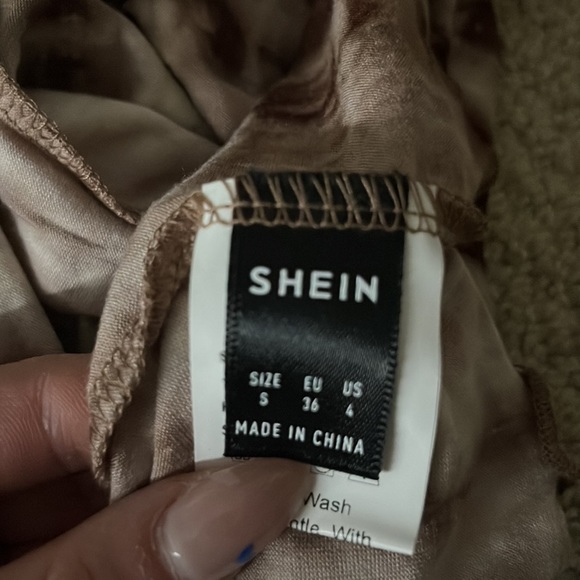 Shein crop long sleeve. - Picture 4 of 4